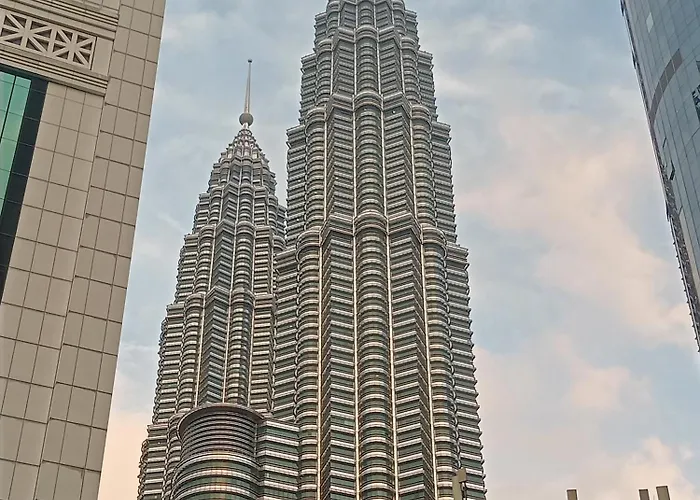 Sky Suites Klcc By Razz