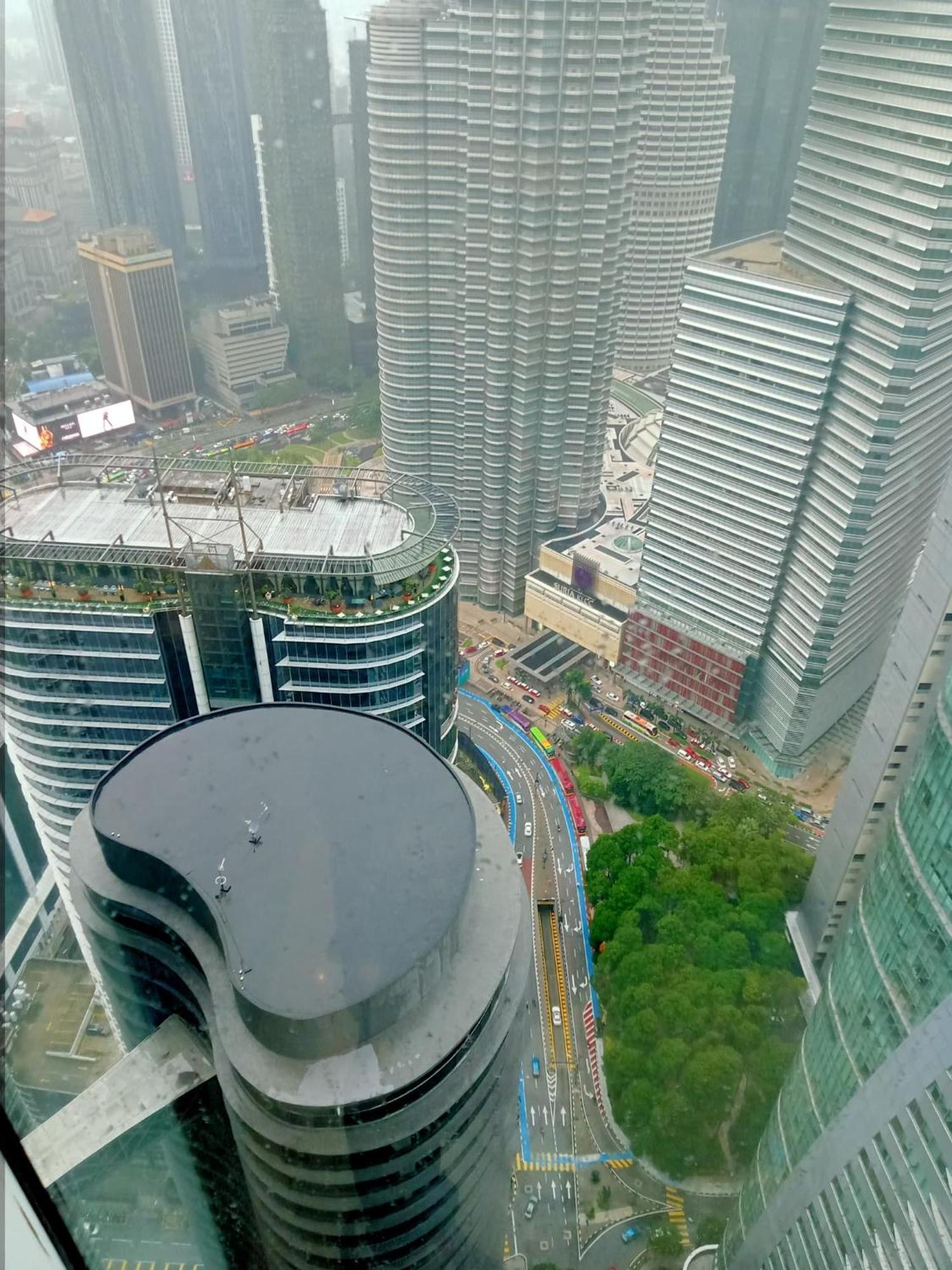Sky Klcc By Razz Pangsapuri Kuala Lumpur